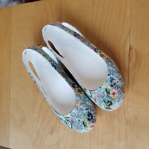 Vera Bradley x Crocs Kadee White Floral Ballet Flats Size 5